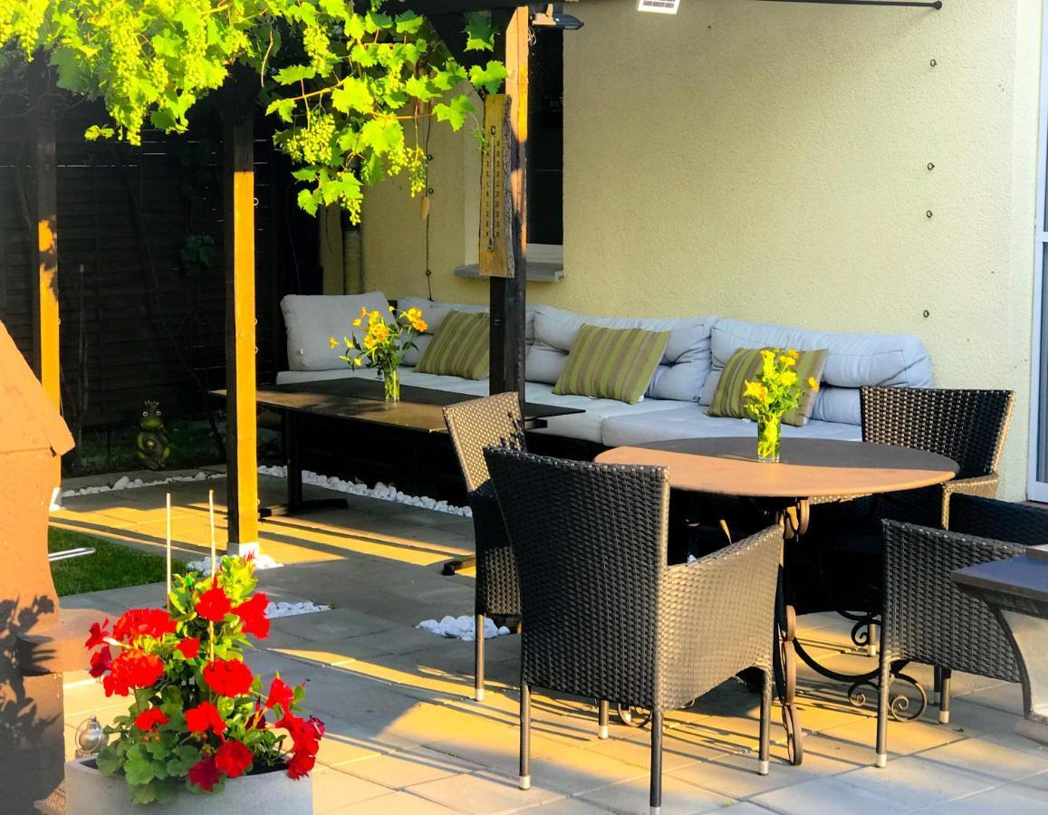 Casa20200 2 Apartments bis 150qm für Business, Familien, Gruppen, Handwerker Nahe BERLIN !! 150 qm Apartment for BUSINESS , FAMILIES near BERLIN!! Falkensee Exterior foto