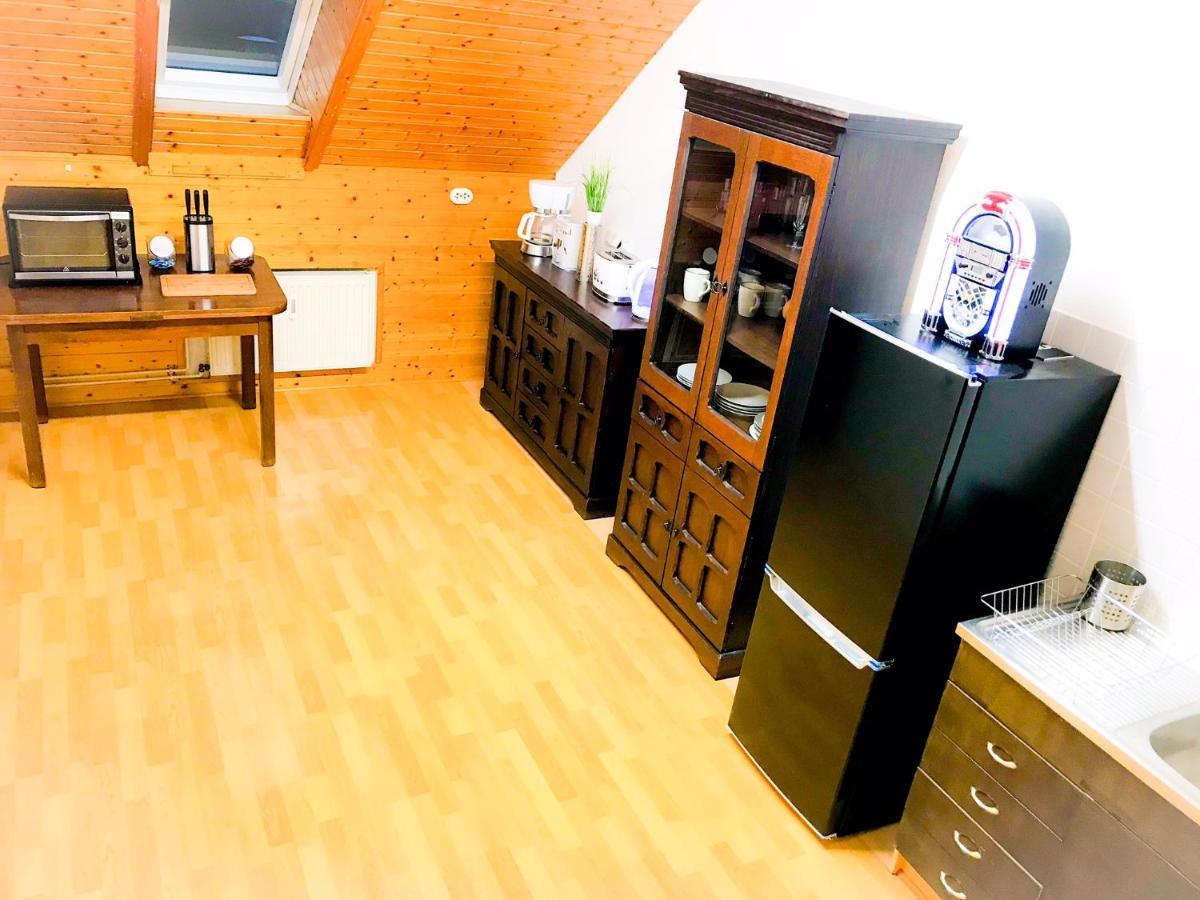 Casa20200 2 Apartments bis 150qm für Business, Familien, Gruppen, Handwerker Nahe BERLIN !! 150 qm Apartment for BUSINESS , FAMILIES near BERLIN!! Falkensee Exterior foto