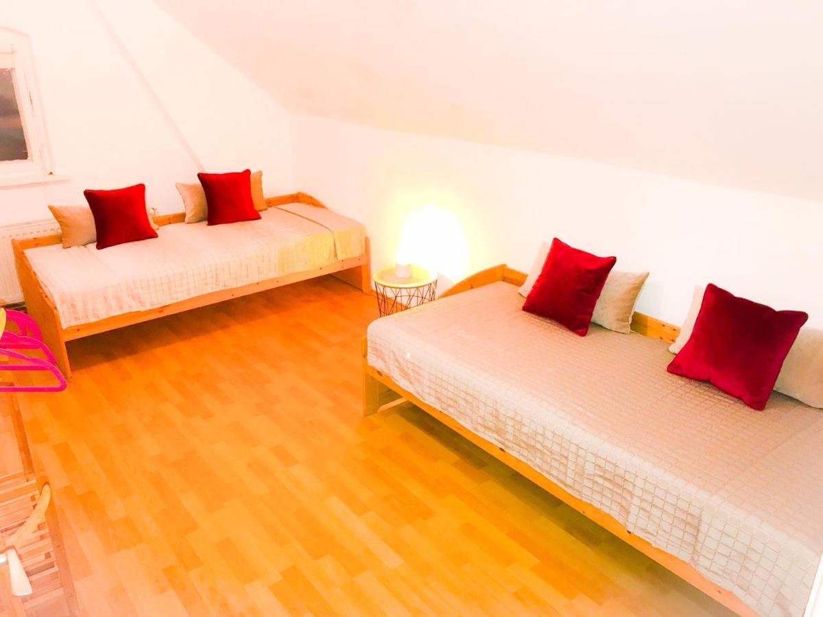 Casa20200 2 Apartments bis 150qm für Business, Familien, Gruppen, Handwerker Nahe BERLIN !! 150 qm Apartment for BUSINESS , FAMILIES near BERLIN!! Falkensee Exterior foto